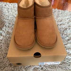 UGG Classic Mini II